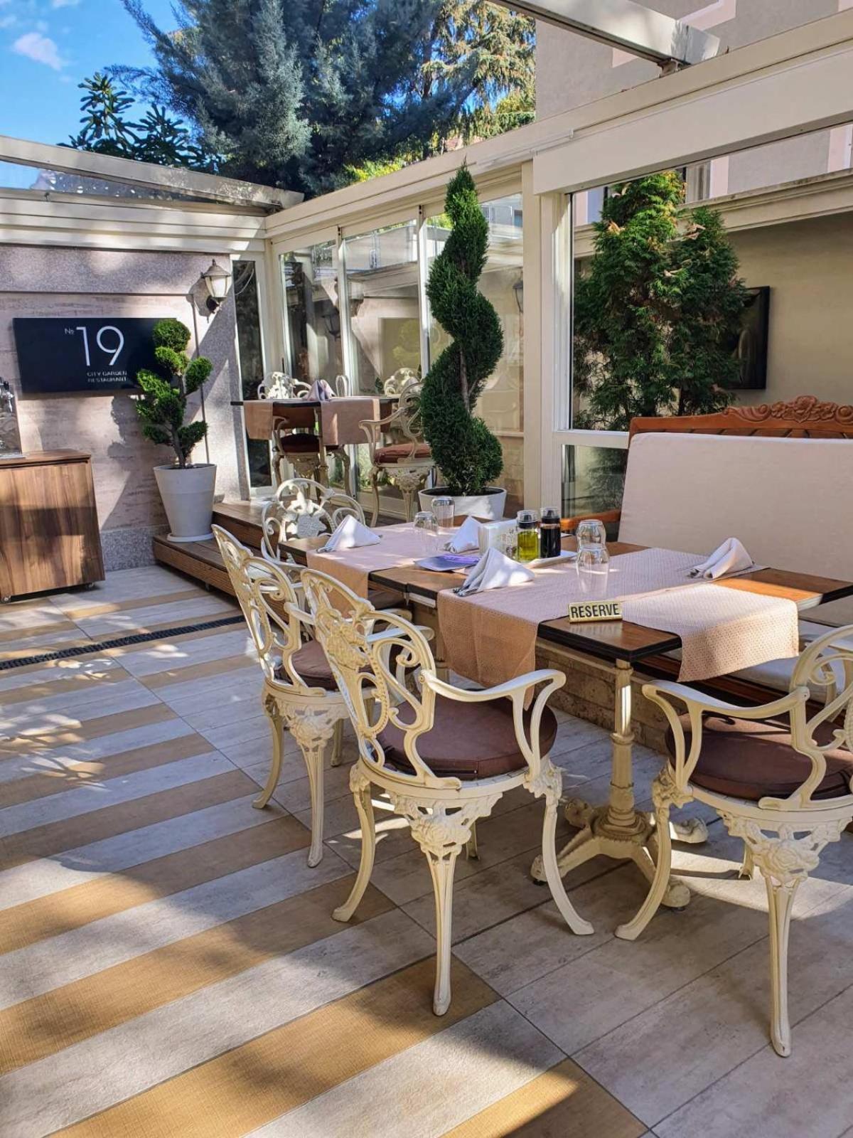 פלובדיב Residence City Garden - Certificate Of Excellence Top 10 Best Five-Stars City Hotels For 2024 Awarded By Htif מראה חיצוני תמונה