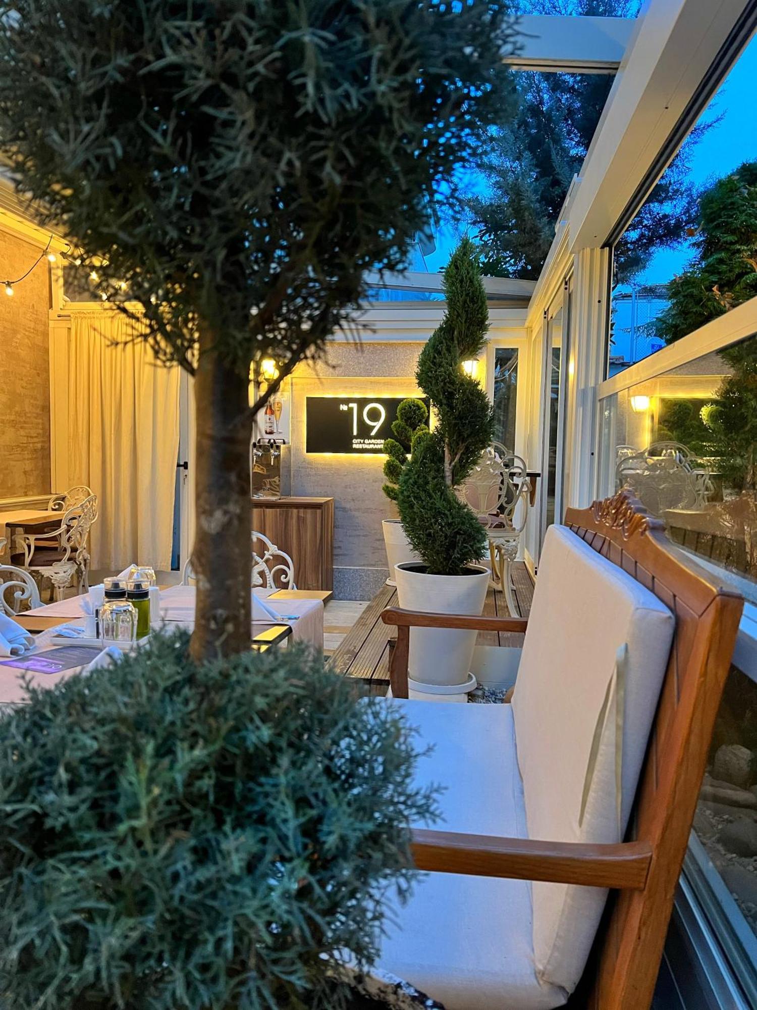 פלובדיב Residence City Garden - Certificate Of Excellence Top 10 Best Five-Stars City Hotels For 2024 Awarded By Htif מראה חיצוני תמונה